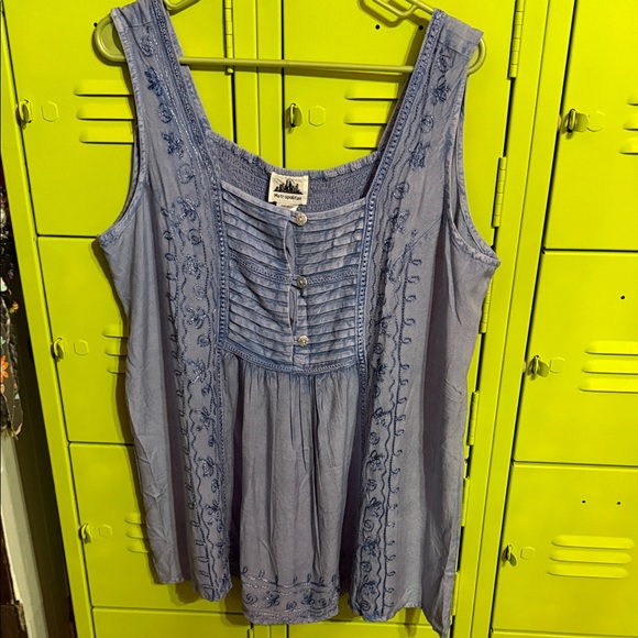Metropolitan Tops - Sleeveless Embroidered Pintuck Tunic Top - Light Periwinkle
